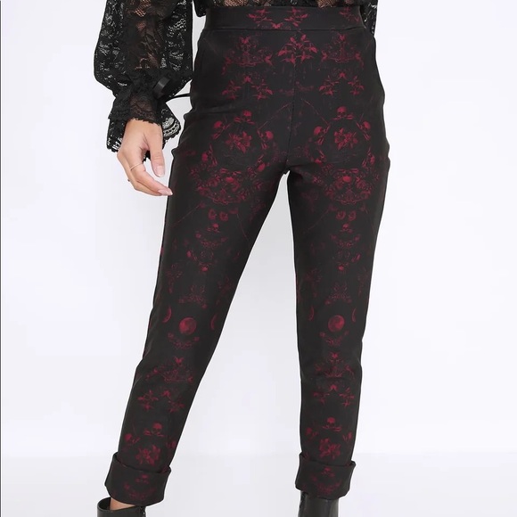 Blackmilk “DEAD PRETTY RED CUFFED PANTS” SKULLS Size Medium M NWT - Picture 13 of 16